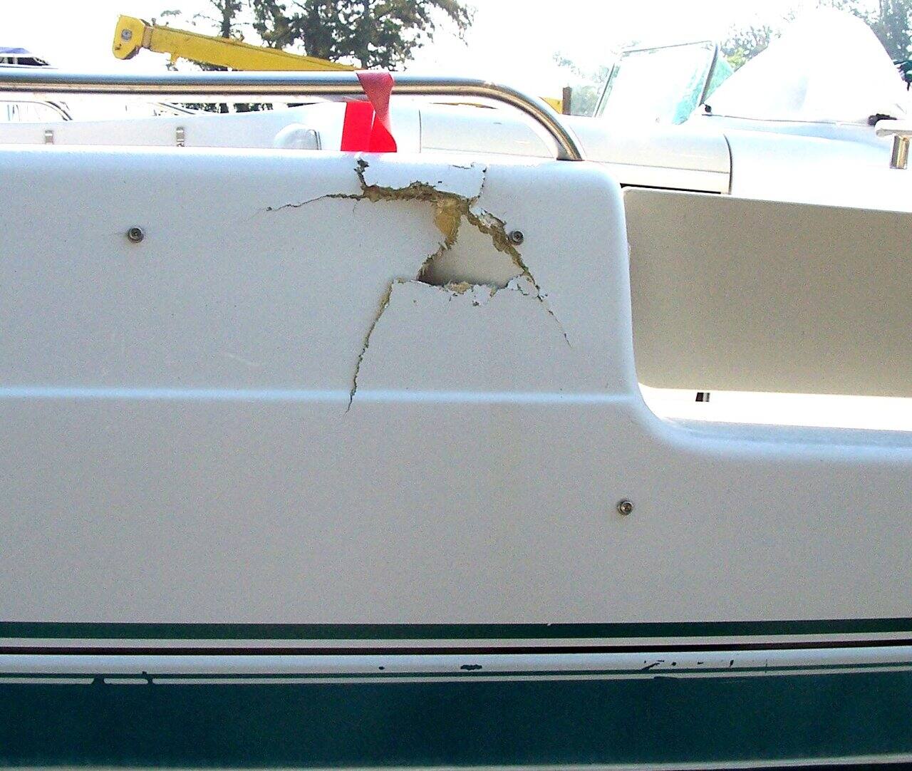 Cockpit side with a large crack before the repair